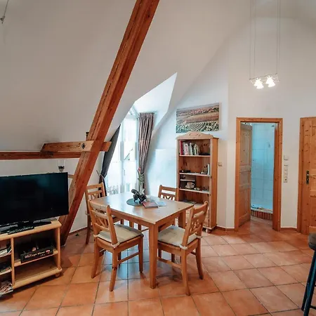 Apartman Winzerhof & Weincafe Guempelein